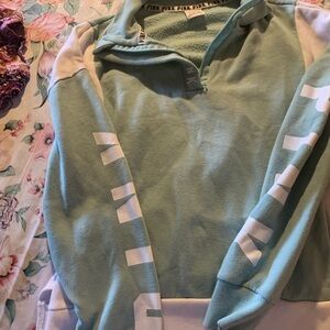 Pink Victoria Secret Women’s Ling Sleeve Sweatshirt Size Small